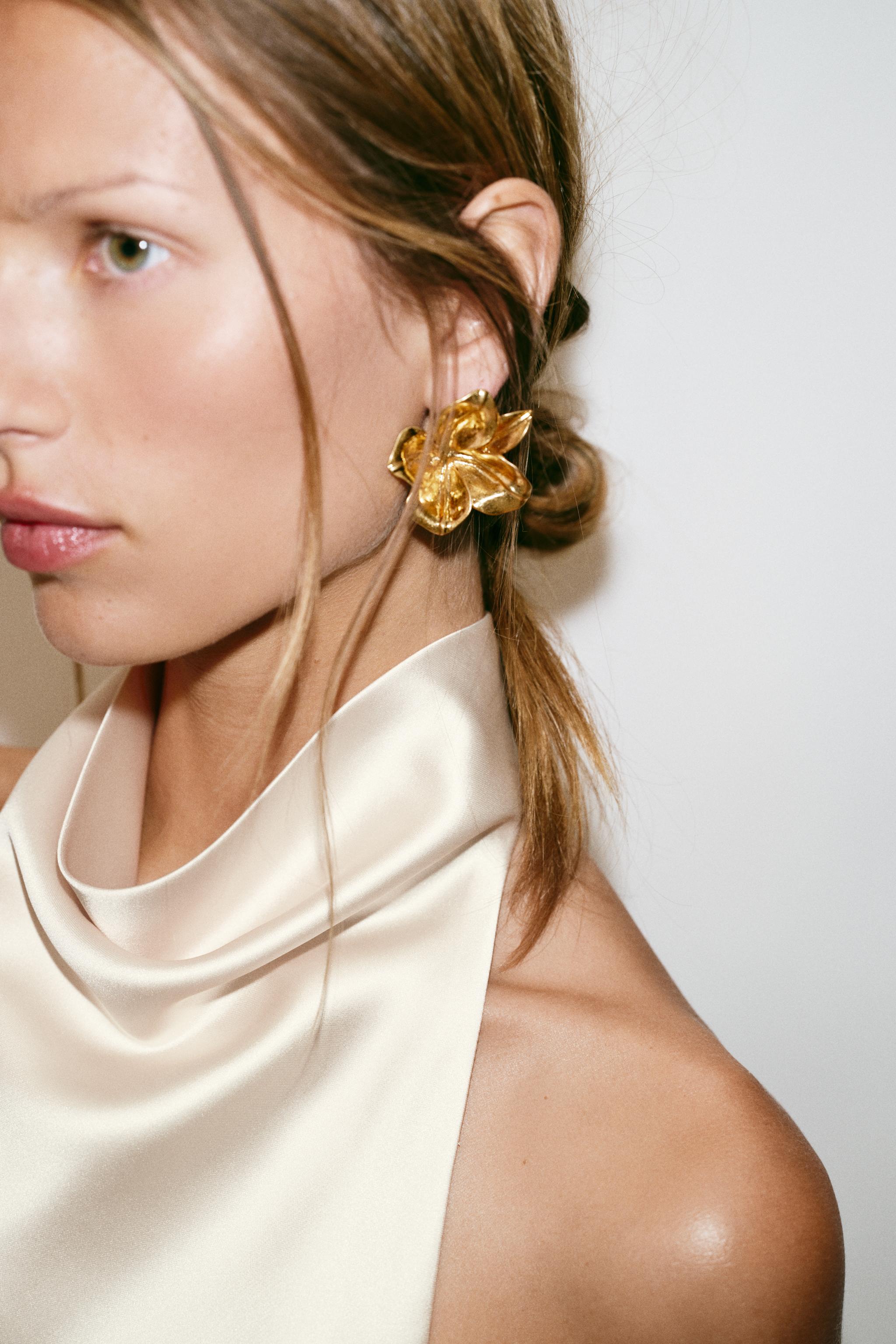 BOUCLES D'OREILLES FLEUR EN RELIEF